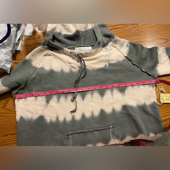 NWT tie-dye hoodie by the brand Vintage Havana, - Picture 4 of 10